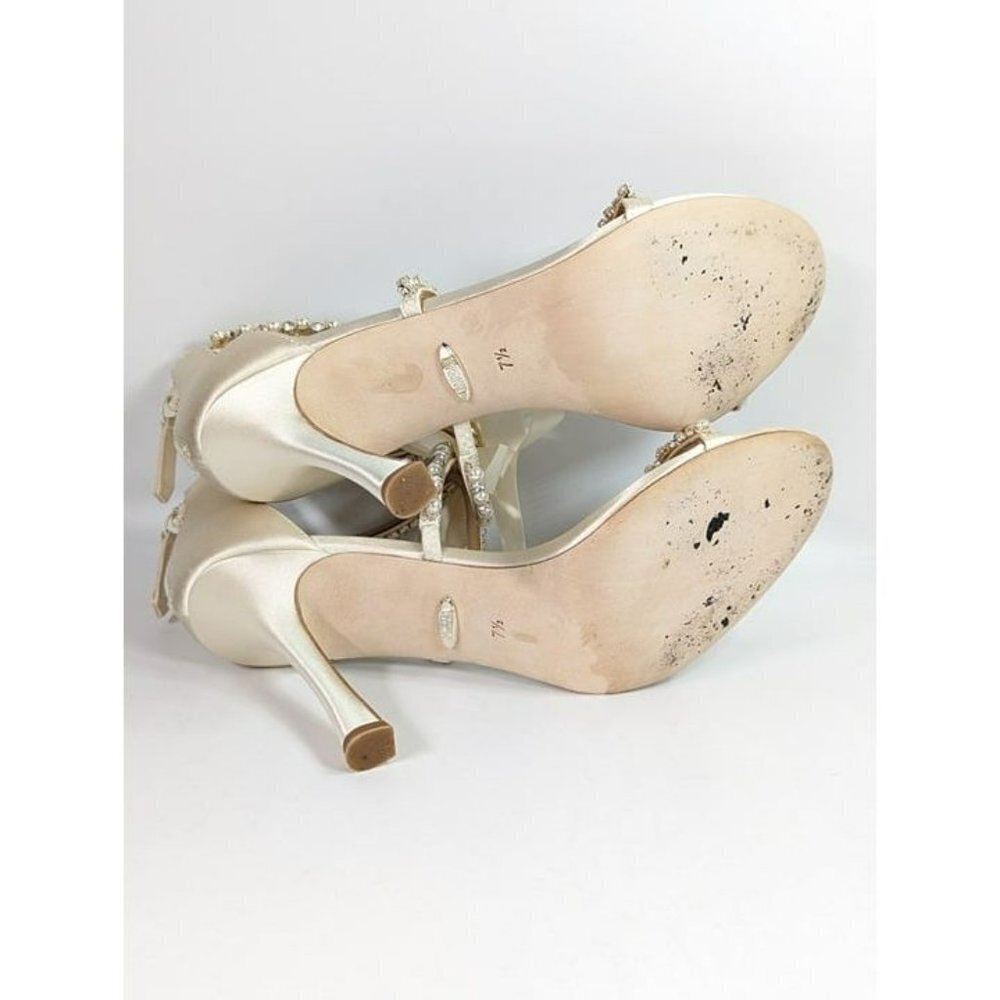Badgley Mischka Women's Nayeli Drama Heel Sandals Ivory Satin Size 7.5 MSRP $285 - Picture 11 of 12